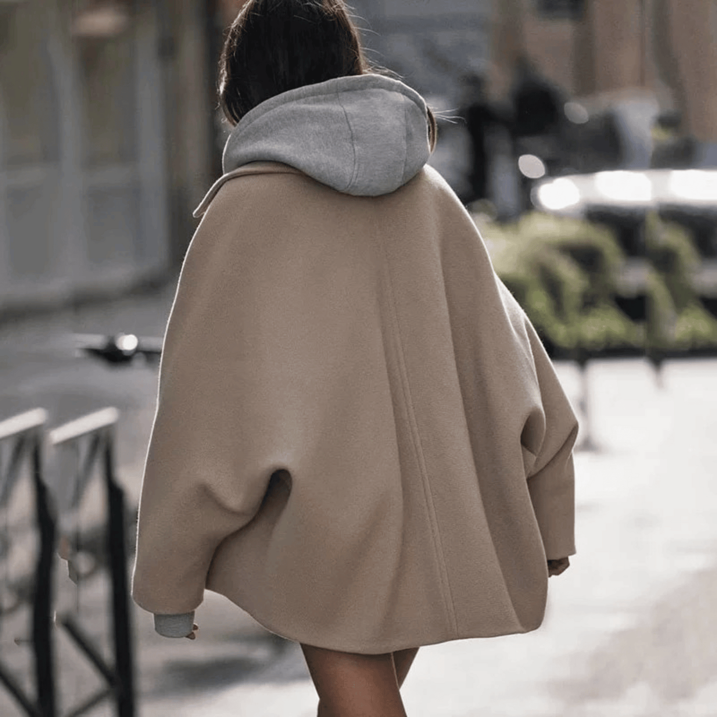 "Samira" Oversized Mantel